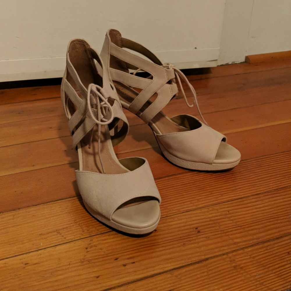 Clarks Blush Suede Heels